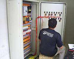 Serviço de montagem de painéis elétricos Serviço de montagem de painéis elétricos