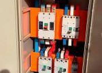 Instalação de painel de comando Instalação de painel de comando