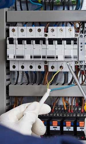 Montagem de painéis elétricos industriais Montagem de painéis elétricos industriais