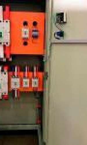 Montagem de painéis elétricos Montagem de painéis elétricos