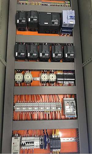 Montagem de painéis elétricos Montagem de painéis elétricos