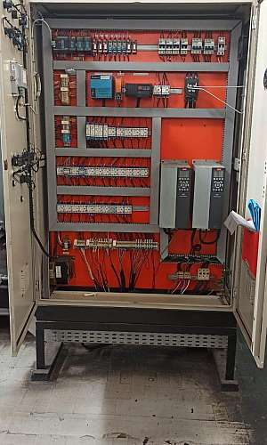 Montagem de painel elétrico industrial Montagem de painel elétrico industrial