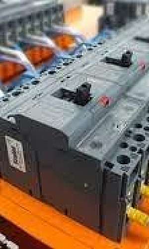 Montagem de quadro de distribuição Montagem de quadro de distribuição