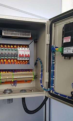 Montagem de um quadro de distribuição Montagem de um quadro de distribuição