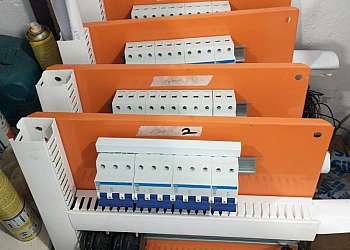 Quadro de comando elétrico montado Quadro de comando elétrico montado