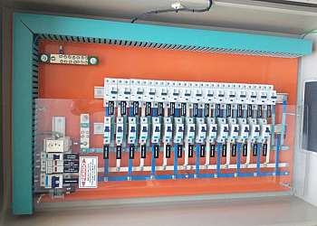 Quadro de disjuntores Quadro de disjuntores