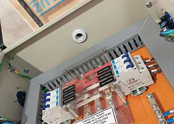 Quadro de distribuição de força e luz Quadro de distribuição de força e luz