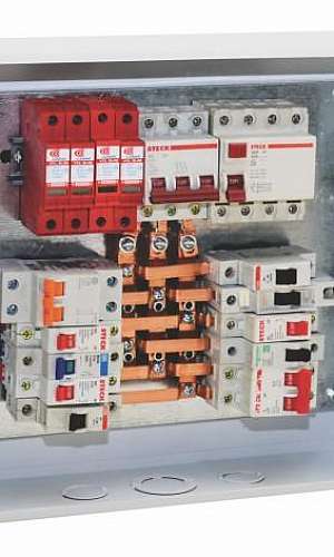 Quadro de distribuição trifásico Quadro de distribuição trifásico